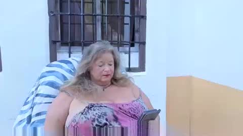 vampwoman online show from 10.04.25