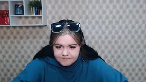 Snapshot of vandaray_ chatting on 03.10.25 Vanda online show from 03.10.25