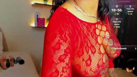 Snapshot of vane_lips chatting on 05.31.26 V A N E online show from 05.31.26