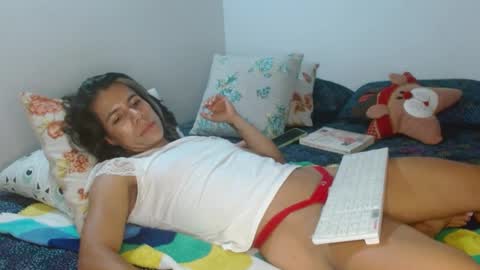 Snapshot of vanessa_aniston83 chatting on 12.17.24 vanessa online show from 12.17.24