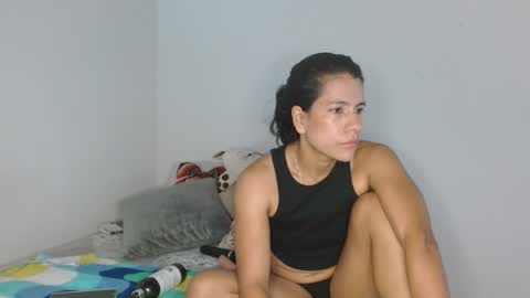 Snapshot of vanessa_aniston83 chatting on 01.05.25 vanessa online show from 01.05.25