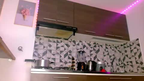 VANESSA BRETT online show from 02.24.25