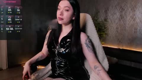 Snapshot of vanessa_ives chatting on 12.13.24 Vanessa online show from 12.13.24