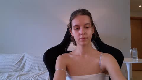 Snapshot of vanessabayer chatting on 12.21.24 vanessa online show from 12.21.24