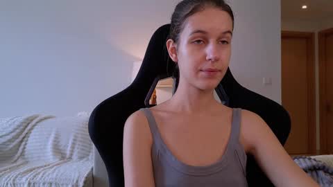 Snapshot of vanessabayer chatting on 01.04.25 vanessa online show from 01.04.25