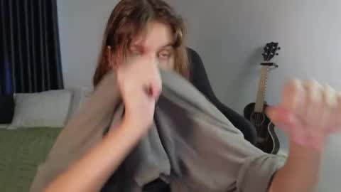 Snapshot of vanessabayer chatting on 09.15.25 vanessa online show from 09.15.25