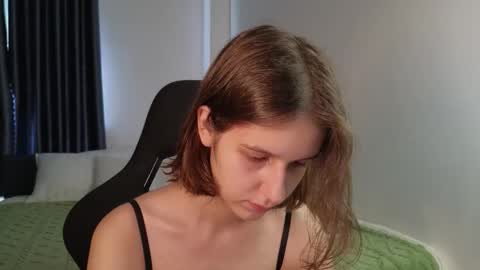 Snapshot of vanessabayer chatting on 09.20.25 vanessa online show from 09.20.25