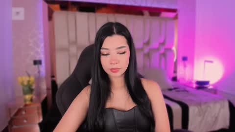Snapshot of vanessaduval chatting on 09.11.25 vanessaduval online show from 09.11.25