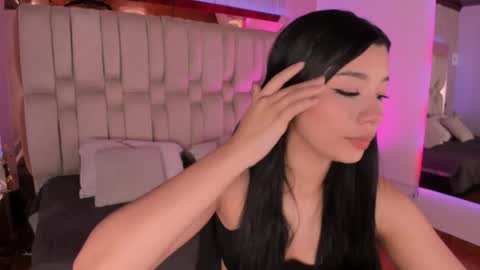 vanessaduval online show from 10.21.25