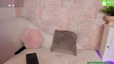 Snapshot of vanessafox__ chatting on 07.15.26 V online show from 07.15.26