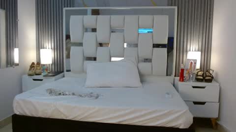 Snapshot of vanessahard_as chatting on 09.28.25 Vanessa Hard online show from 09.28.25