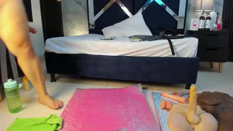 Vanessa Hard online show from 11.28.25