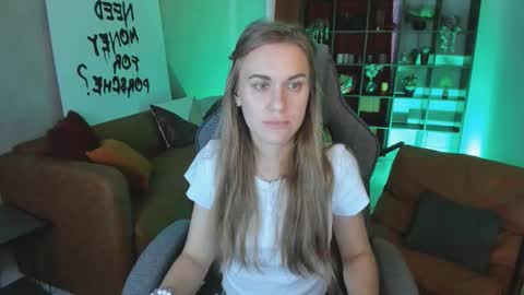 Snapshot of vanessamate chatting on 10.24.25 Vanessa online show from 10.24.25