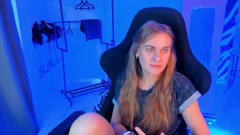 Snapshot of vanessamate chatting on 10.27.25 Vanessa online show from 10.27.25