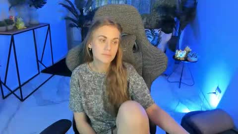 Snapshot of vanessamate chatting on 10.29.25 Vanessa online show from 10.29.25