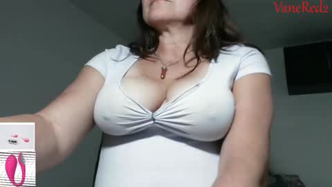 Vanesared2 online show from 12.20.25