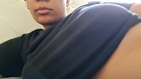 Snapshot of vanessareign chatting on 02.16.26 vanessareign online show from 02.16.26