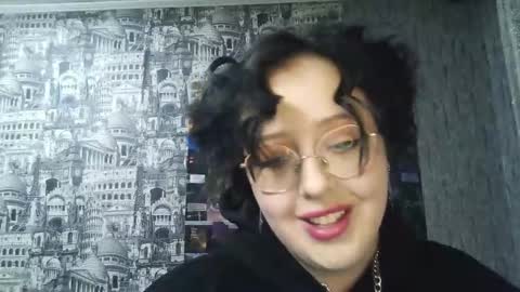 Snapshot of vanessashadow chatting on 11.19.25 vanessashadow online show from 11.19.25