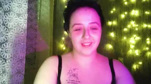 Snapshot of vanessashadow chatting on 12.19.25 vanessashadow online show from 12.19.25