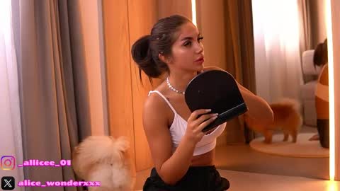 Vanessa Simon online show from 04.18.26