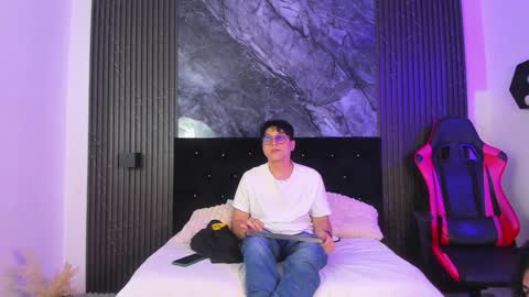 Snapshot of vanilla_hot_ chatting on 01.24.25 vanilla_hot_ online show from 01.24.25