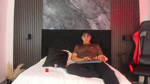 Snapshot of vanilla_hot_ chatting on 01.27.25 vanilla_hot_ online show from 01.27.25