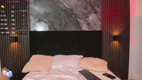 Snapshot of vanilla_hot_ chatting on 01.29.25 vanilla_hot_ online show from 01.29.25