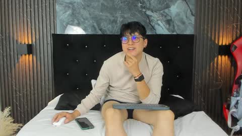 Snapshot of vanilla_hot_ chatting on 02.01.25 vanilla_hot_ online show from 02.01.25