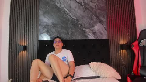 Snapshot of vanilla_hot_ chatting on 02.07.25 vanilla_hot_ online show from 02.07.25