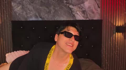 Snapshot of vanilla_hot_ chatting on 02.12.25 vanilla_hot_ online show from 02.12.25