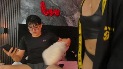 Snapshot of vanilla_hot_ chatting on 02.16.25 vanilla_hot_ online show from 02.16.25