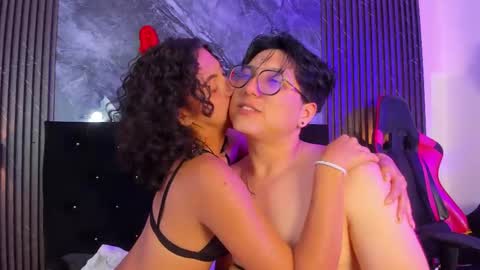 Snapshot of vanilla_hot_ chatting on 02.22.25 vanilla_hot_ online show from 02.22.25