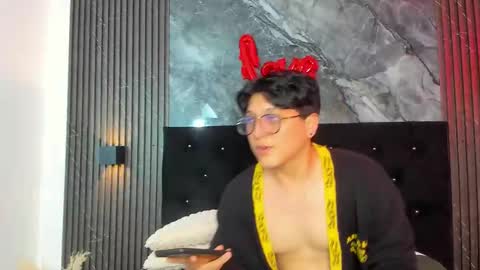 Snapshot of vanilla_hot_ chatting on 02.22.25 vanilla_hot_ online show from 02.22.25