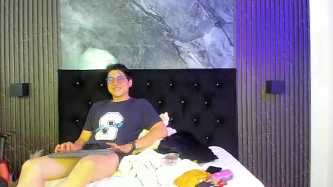 Snapshot of vanilla_hot_ chatting on 03.03.25 vanilla_hot_ online show from 03.03.25