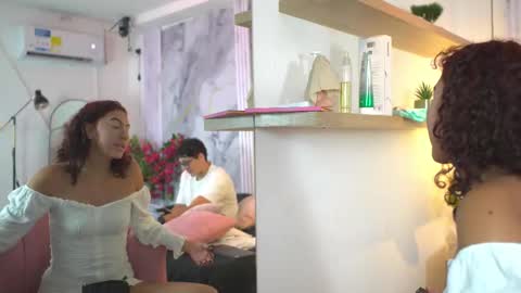 Snapshot of vanilla_hot_ chatting on 10.19.25 vanilla_hot_ online show from 10.19.25