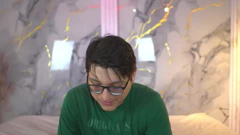 Snapshot of vanilla_hot_ chatting on 10.28.25 vanilla_hot_ online show from 10.28.25