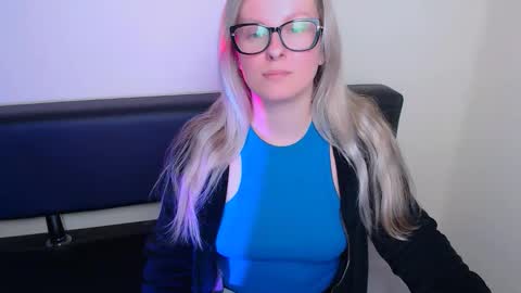 Mia online show from 09.25.25