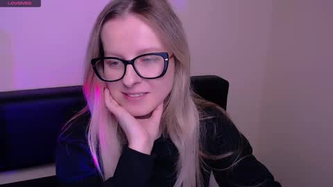 Mia online show from 10.21.25