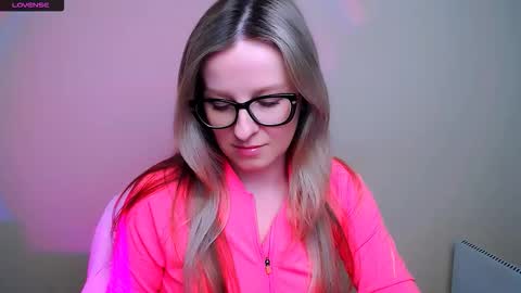 Snapshot of vanillaex_ chatting on 02.10.26 Mia online show from 02.10.26