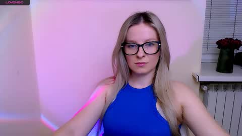 Snapshot of vanillaex_ chatting on 02.12.26 Mia online show from 02.12.26