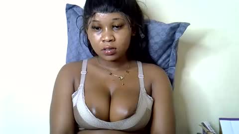 Snapshot of vanillavenus chatting on 09.29.25 vanillavenus online show from 09.29.25