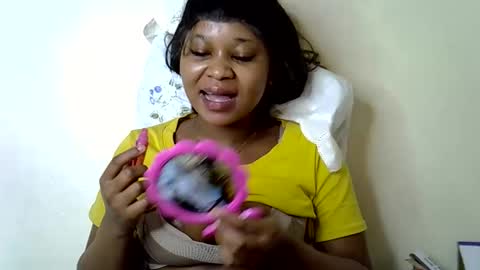 Snapshot of vanillavenus chatting on 10.01.25 vanillavenus online show from 10.01.25