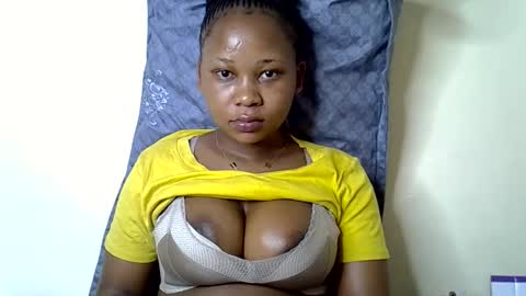 Snapshot of vanillavenus chatting on 10.08.25 vanillavenus online show from 10.08.25