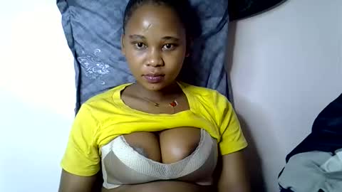 Snapshot of vanillavenus chatting on 10.17.25 vanillavenus online show from 10.17.25