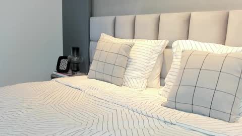 Snapshot of vannabardot chatting on 10.22.25 VANNA online show from 10.22.25