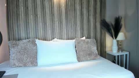 Snapshot of vannecamiel chatting on 10.24.25 V A N N E S A   online show from 10.24.25