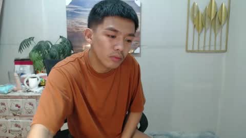 Snapshot of vanxxx2005 chatting on 12.10.24 vanxxx2005 online show from 12.10.24