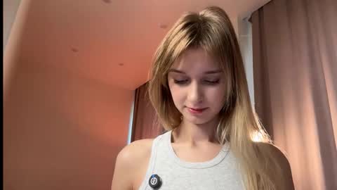 Snapshot of variety_moments chatting on 11.02.25 Heeeeey Im Hanna the art of tease  online show from 11.02.25