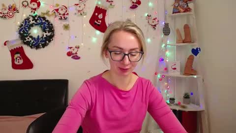Snapshot of vasilisasii chatting on 12.30.24 Vasilisa online show from 12.30.24