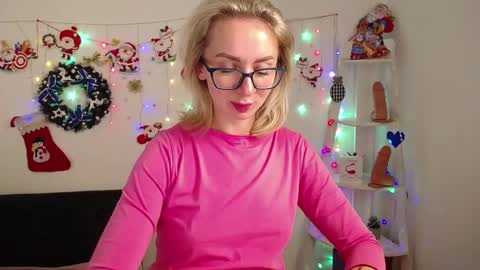 Snapshot of vasilisasii chatting on 12.30.24 Vasilisa online show from 12.30.24